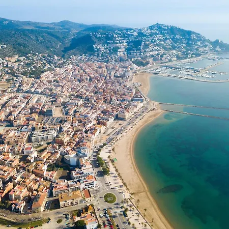 Apartment In Roses Near Platja Del Eastrell