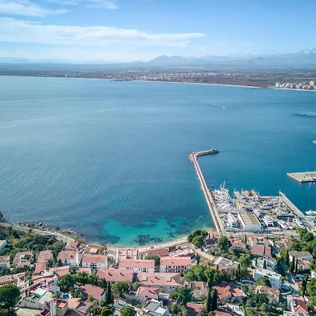 Apartment In Roses Near Platja Del Eastrell Apartment *