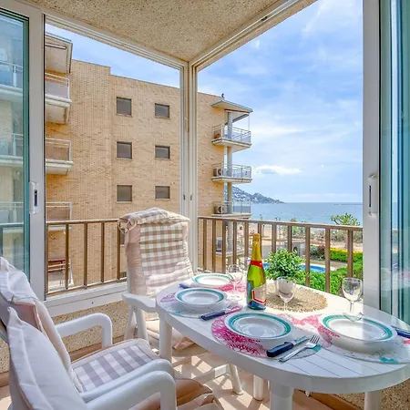 Apartment In Roses Near Platja Del Eastrell *