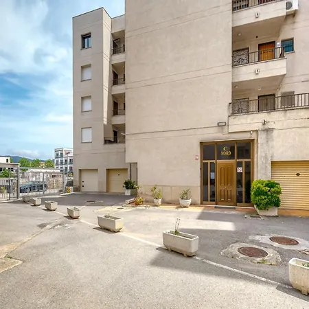 Apartment In Roses Near Platja Del Eastrell Apartment *