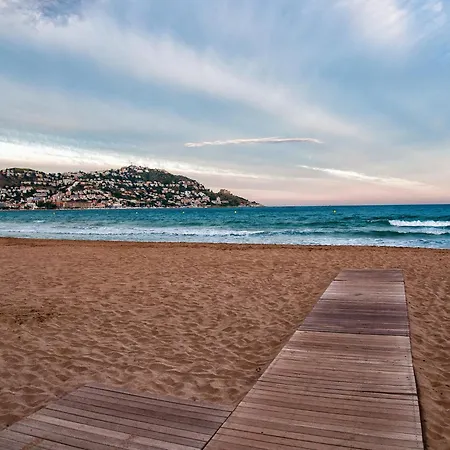 Apartment In Roses Near Platja Del Eastrell
