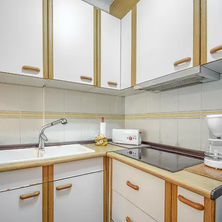 Apartment In Roses Near Platja Del Eastrell * Roses